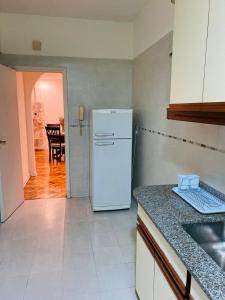 Departamento 3 ambientes con patio, terraza y parrila