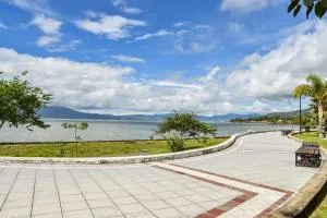 Casa Jardin-Lakeside Boutique Resort by Restavio - San Luis Soyatlán