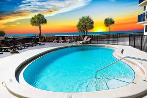 Spring Special! Renovated Resort Condo - on the Beach!
