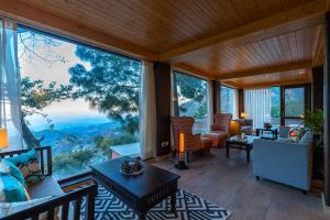 StayVista at The Winter Line with Outdoor Pvt Pool & Comp Breakfast