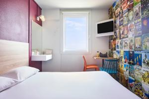 Hotels hotelF1 Frejus Roquebrune sur Argens : Chambre Tandem avec Salle de Bains Commune 