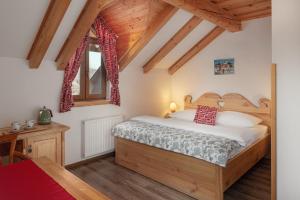 Classic Double Room with Balcony room in Hotel Křížový vrch
