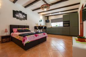 House Tia