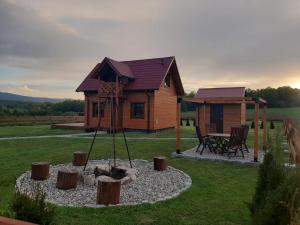 Drewniane domki z balią i widokiem na Góry - Klimatyczny Kompleks w Górach Izerskich #Widogruszka