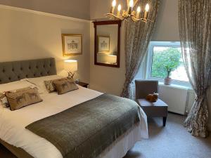 Double Room with Lake View room in The Shore House