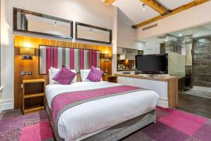 Grande Studio room in Roomzzz Manchester City