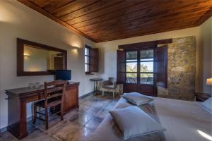 Triple Room with Garden View room in Castello Antico
