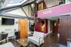 Loft Suite room in Roomzzz Manchester City