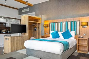 Family Grande Studio room in Roomzzz Manchester City