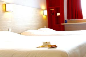 Hotels Premiere Classe Lyon Sud - Pierre Benite : Chambre Triple Supérieure (1 Lit Double & 1 Lit Simple)