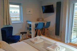 Stylish coastal retreat in St Ives with parking