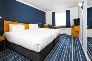 Standard Twin Room with Free Hot Breakfast room in Holiday Inn Express Manchester East an IHG Hotel