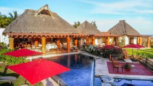 Irekua Beach House Ixtapa