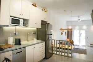 Delfini Villa, beachfront 2-bdrm maisonette