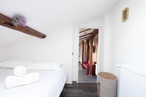 Little Paris Booutique In Old Town Center Brasov