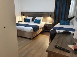 Hotels Kyriad Chalon-Sur-Saone Centre : Chambre Triple (1 Lit Double et 1 Lit Simple)