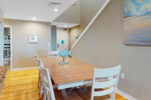 The Sanctuary - Blue Suede Views Penthouse 425B