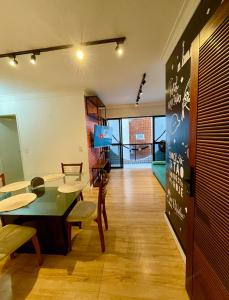 Descanso Ed. Timoneiro próximo orla