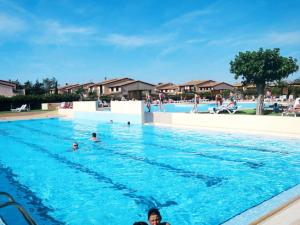 Maisons de vacances Maison avec piscine chauffee de Paques a la toussaint TAMARIS acces animation & parc aquatique DE juin a fin septembre : photos des chambres