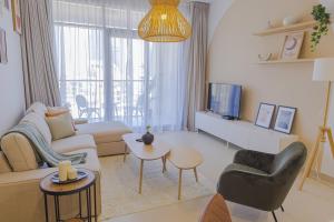Art-inspired apartment amidst Downtown Dubai - 4-star hotels in Dubai