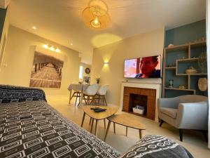 Superbe T3 climatisé - centre historique - vue port de plaisance - balcon - WIFI - 5e avec ascenseur