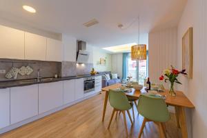 Ventura- Centric, Pool, WIFI and Parking