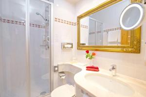 Deluxe Double Room (1 Adult) room in Park Hotel Laim