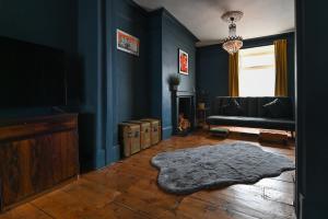 Opulent Georgian townhouse overlooking Spencer Square