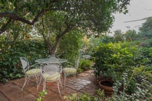 Vintage-style Garden Apartment