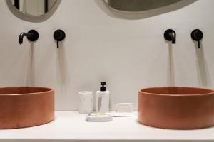 Acropolis White Key Residence