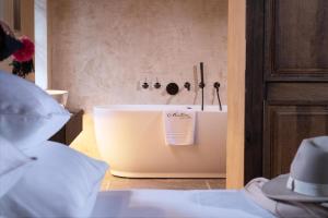 Hotels La Ferme Saint Simeon Spa - Relais & Chateaux : photos des chambres