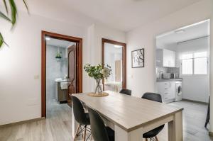 WintowinRentals Your Home Steps from the Center