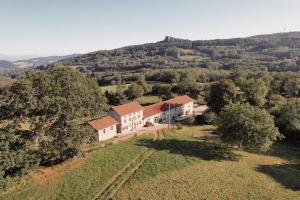 Villa de luxe, nichée dans les montagnes