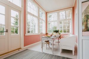 Salaisen Puutarhan Majatalo