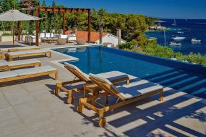 Luxury Villa Hvar Deluxe Palace 1 with heated pool, gym and sauna