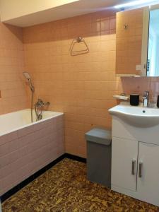 Maisons de vacances Maison proche lac, velos, parking : photos des chambres