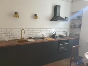 Mieszkanie midcentury modern w starej kamienicy