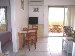 Appartements Appartement 2 pieces climatise, 300m plages, piscine : photos des chambres