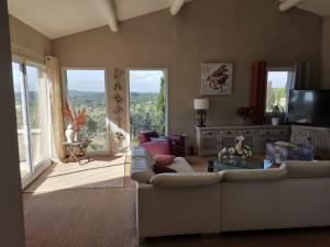 Villa climatisée avec vue panoramique et piscine sans vis à vis.