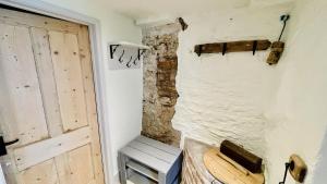 The Garden Cottage - Elevated position, wonderful views over Dartmouth, beautiful garden