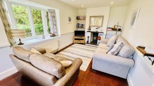 The Garden Cottage - Elevated position, wonderful views over Dartmouth, beautiful garden