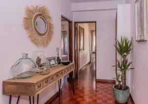 Cozy 3 bedroom apartment in front of the subway - Chellas