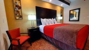 King Room with Balcony room in Stonebrook Lodge Bryson City