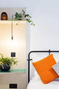 The Plywood Flat, Modern Style In A Traditional Tenement - Edinburgh