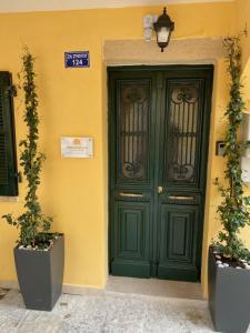 CHRISAVGIS LUXURY HOUSE
