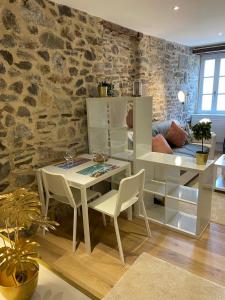 Appartements STUDIO HYPERCENTRE a 1 MN PLAGE ET DES PORTS : photos des chambres