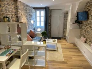 Appartements STUDIO HYPERCENTRE a 1 MN PLAGE ET DES PORTS : photos des chambres