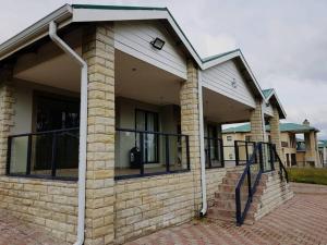 8sIndoor indoor pool4 bedroom villaGreat view and backup power