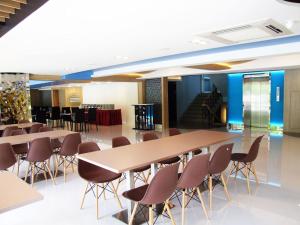 Grand Tower Inn Sathon Hotel In Bangkok Easy Online Booking Grand Tower Inn Sathon Hotel In Bangkok Easy Online Booking