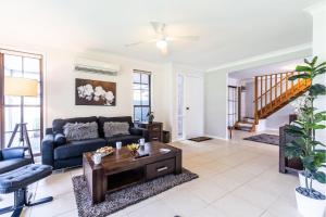 Willows At The Bay Large House with Aircon WI-FI and Boat Parking